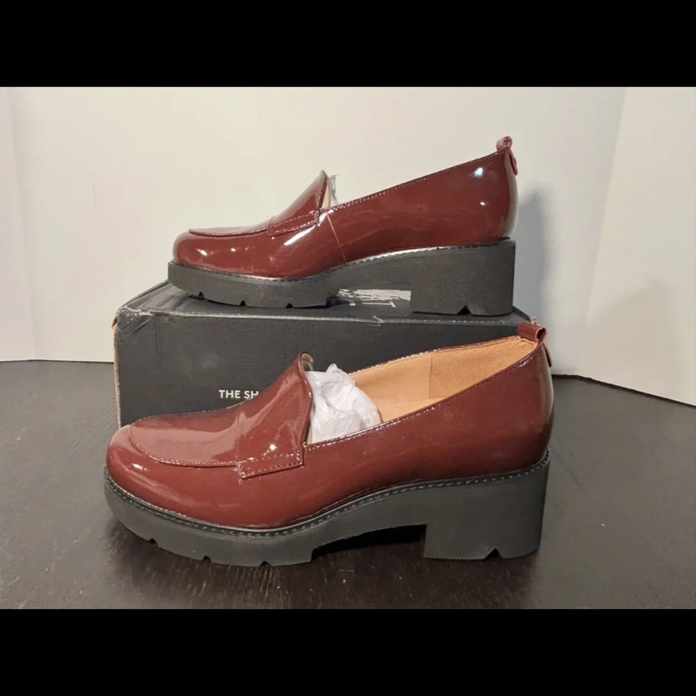 Naturalizer Darry Lug Sole Patent Leather Loafers Shoes Cab Sav Red Size 8.5M